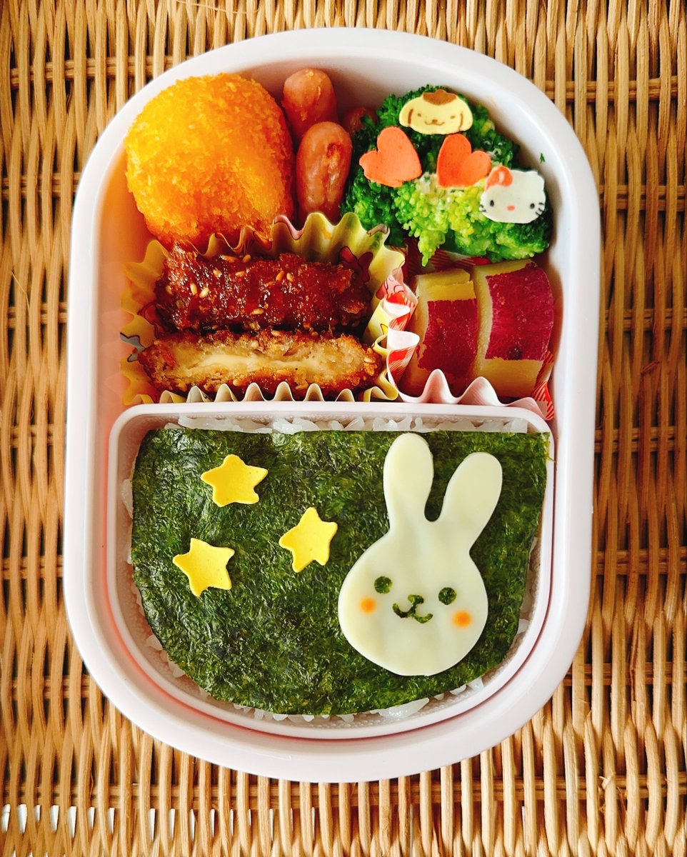 YZK2652's tweet photo. 今日のお弁当🍱🐰
朝娘に今日はお月見だよー🌕と言われてどうにかウサギは出来たけど月は作れず…ごめん🙏💦
お団子買ってきて一緒に食べました🍡🎑

#お弁当記録 #お弁当作り 
#幼稚園弁当 #娘弁当 
#中秋の名月  #月見弁当 https://t.co/SozvRYadgu