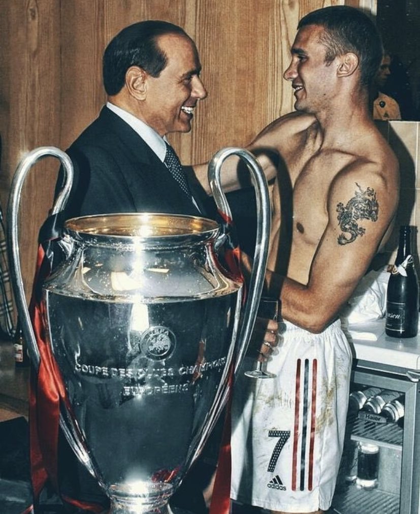 theMilanZone_'s tweet photo. ❤️🖤🎂 https://t.co/BLQsYzJlgI