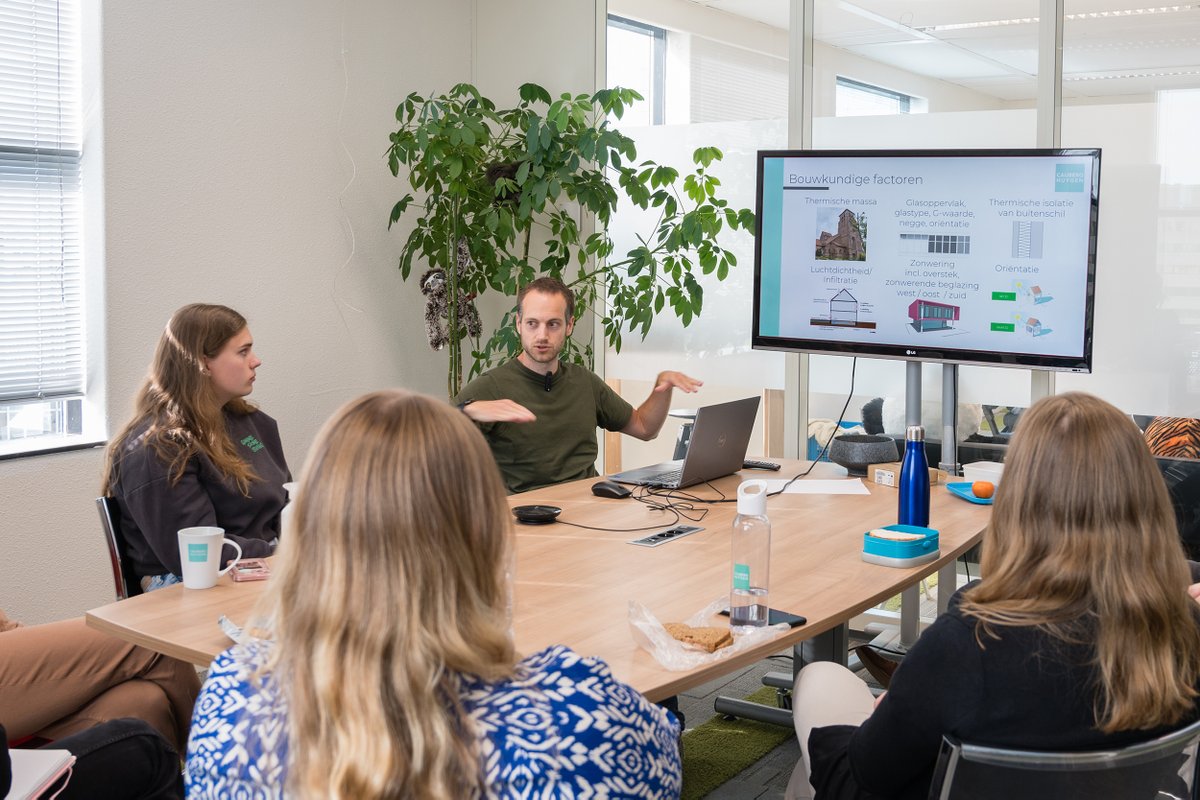 Cauberg_Huygen's tweet photo. Belangrijke onderwerpen verdienen extra aandacht. Vandaar dat Menno Spierenburg maandag intern een interessante #lunchlezing gaf over #oververhitting, voor zowel nieuwbouw als bestaande bouw. 1/3
#lunchlezing #kennisdeling #Oververhitting #TOjuli #BENG #GTO #spotthemonkey https://t.co/vSQ4akQvek