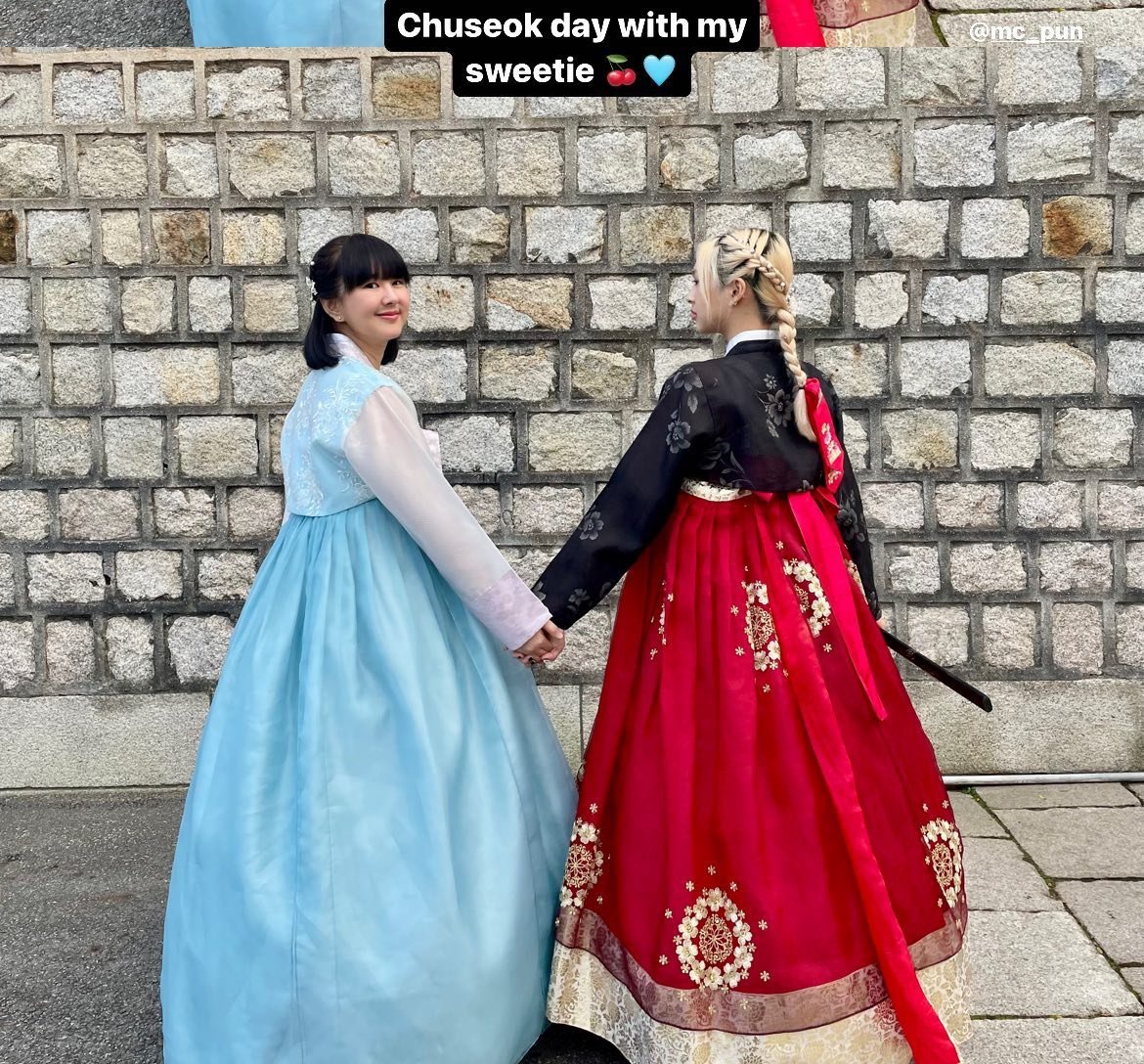 anaaam chiquitayla annesi hanbok giymiş çok tatlılaaaar 🤏🏻🤏🏻
