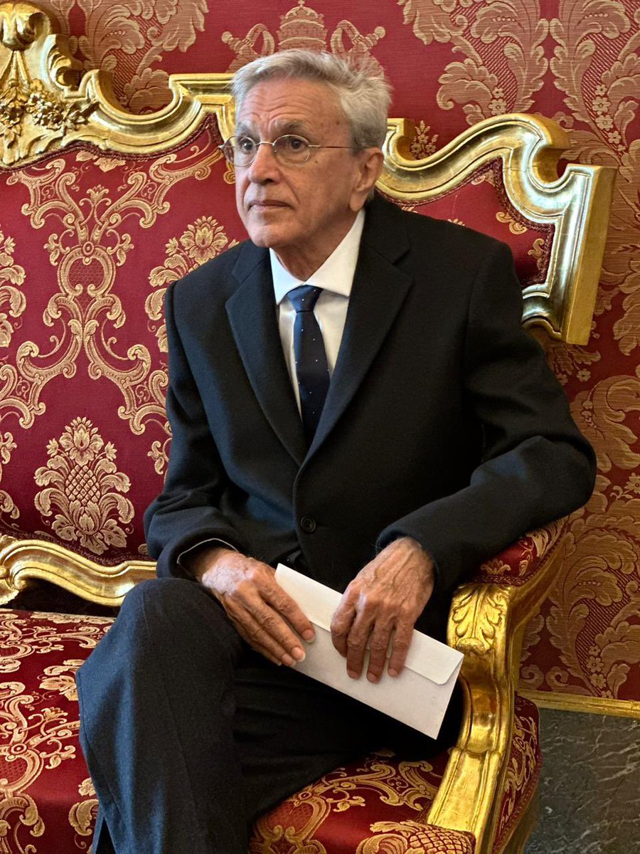 unsproducoes's tweet photo. Leia a íntegra da carta que @caetanoveloso entregou ao Santo Padre, Papa Francisco. https://t.co/Q0oieZO7tk