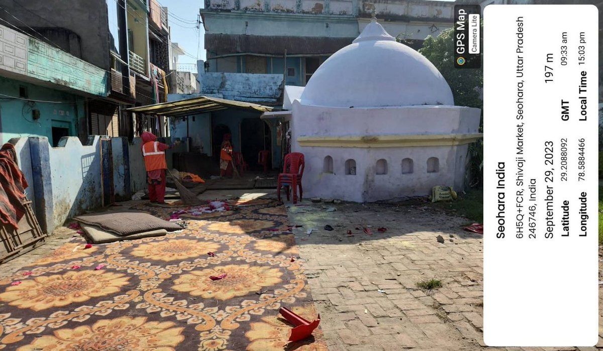 NppSeohara's tweet photo. आज दिनाँक 29-09-2023 को नगर पालिका परिषद स्योहारा द्वारा 154 घंटे महा सफ़ाई आभियान के अंतर्गत चौथे दिवस की थीम बाज़ार एवं धार्मिक स्थलों की सफाई अंतर्गत सफाई कराई गई
#IndianSwachhataLeague2  #YouthVsGarbage #GarbageFreeIndia #स्वच्छतास्वच्छता_हीही_सेवा#154mahasafai https://t.co/43PCszxWAw