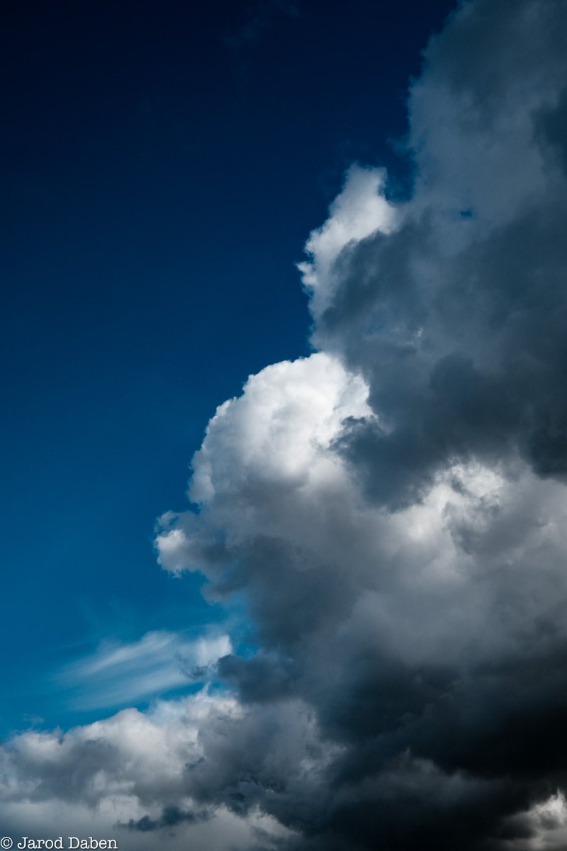 ThomasLeG_photo's tweet photo. Une beauté sans frontières !
#photography #photooftheday #photo #photographer #photographe #photographie #streetphotography #streetphotographer #streetartist #streetartphotography #urbanstreetphotogallery #fujifilm_street #fujix100v #fujifilmx100v #ciel #sky #pasdefrontiere https://t.co/xdYV3gy95p