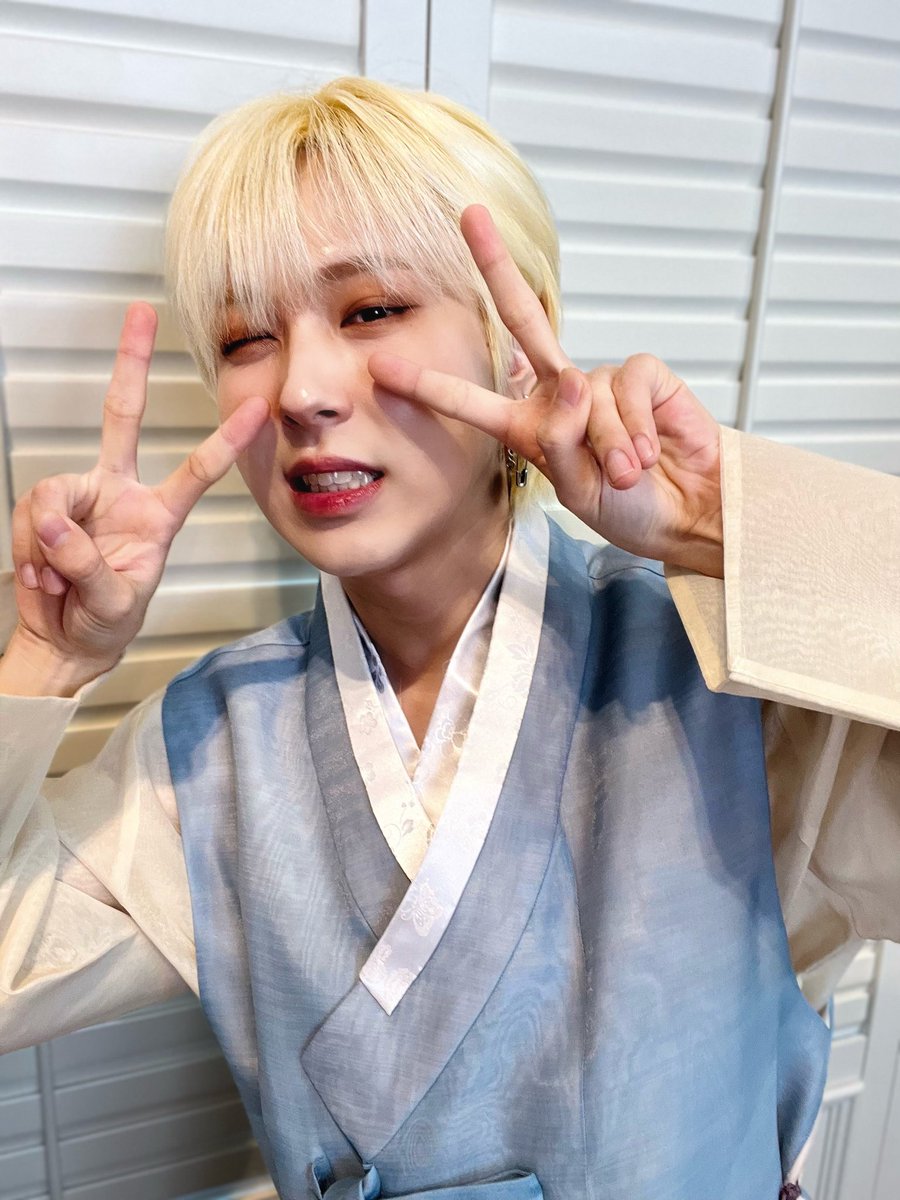 [#기욱]
한복 기우기💙
즐추야 위브덜😛
푹 쉬고 돌아오자