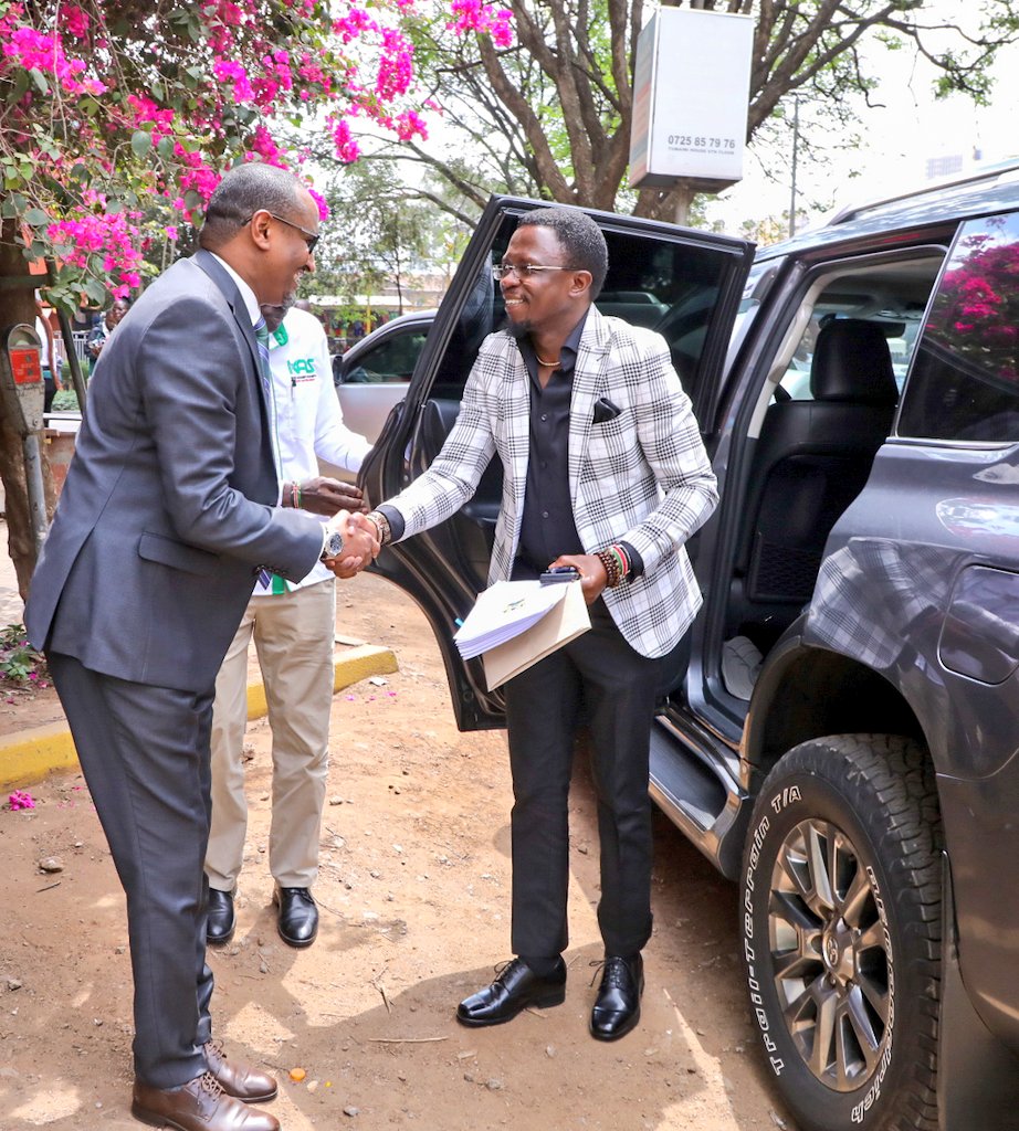 moyasa_ke's tweet photo. HAPPENING NOW

 CS @AbabuNamwamba flanked by PS @IsmailMaalim19 arrive at the @NRB_FilmCentre for the #StateOfFilmIndustryKe Summit. 
He is received by @InfoKfcb Ag. CEO @wamalwajl, Chair @njogunjoroge1, @kenyafilmcomm CEO @TimothyOwase1 &amp; @CultureCentreKE CEO @MichaelPundo https://t.co/bswzdjiBLN