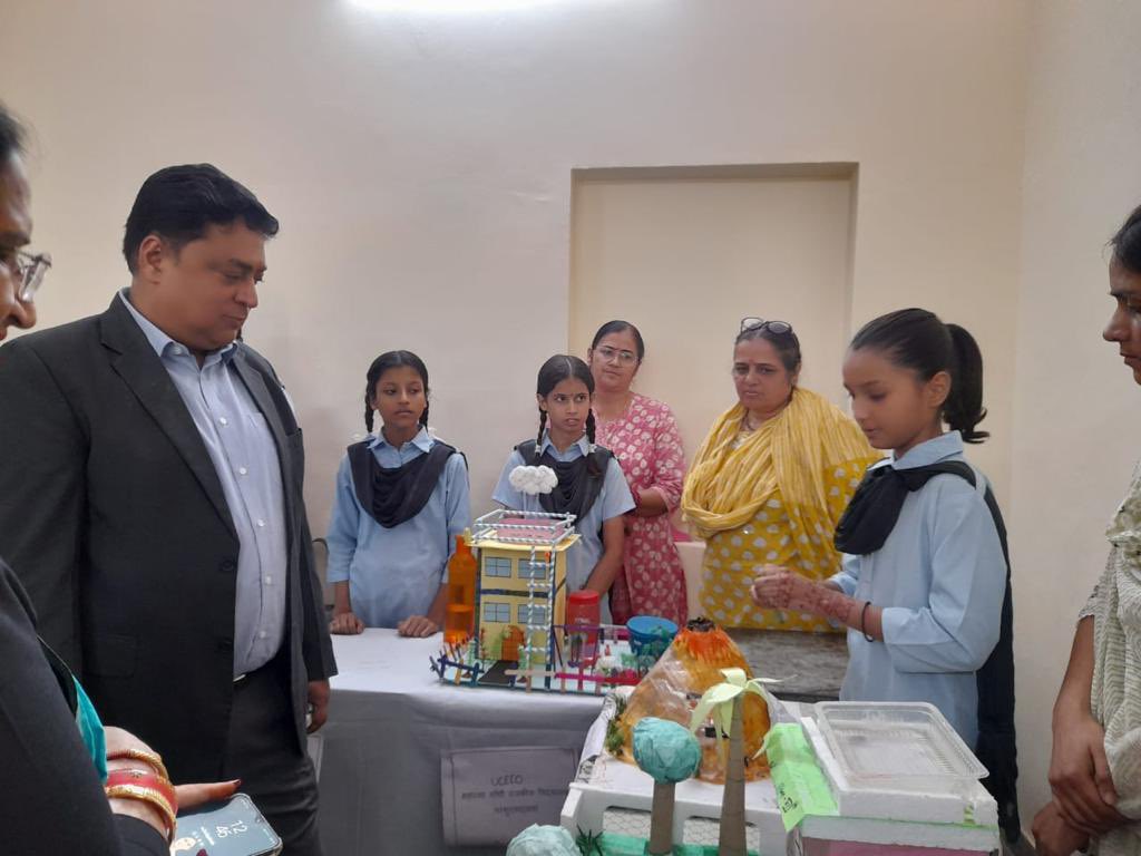 rajeduofficial's tweet photo. आज रा.बा.उ.मा.वि, सिन्धी, जवाहर नगर, जयपुर में ब्लॉक स्तरीय किशोरी शैक्षणिक मेले का उद्घटान एवं पुरस्कार वितरण समारोह का आयोजन किया गया।

#rajasthaneducation 
#empoweringgirls #educationalfair #jawaharnagarjaipur #youthempowerment #educationforall https://t.co/oIBQOCg91e