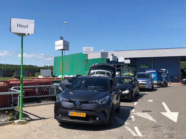 almere's tweet photo. UPDATE: Het recyclingperron in Almere Poort blijft vandaag gesloten. Morgenochtend 9.00 gaat het perron weer open. https://t.co/A6A2v1OA7b