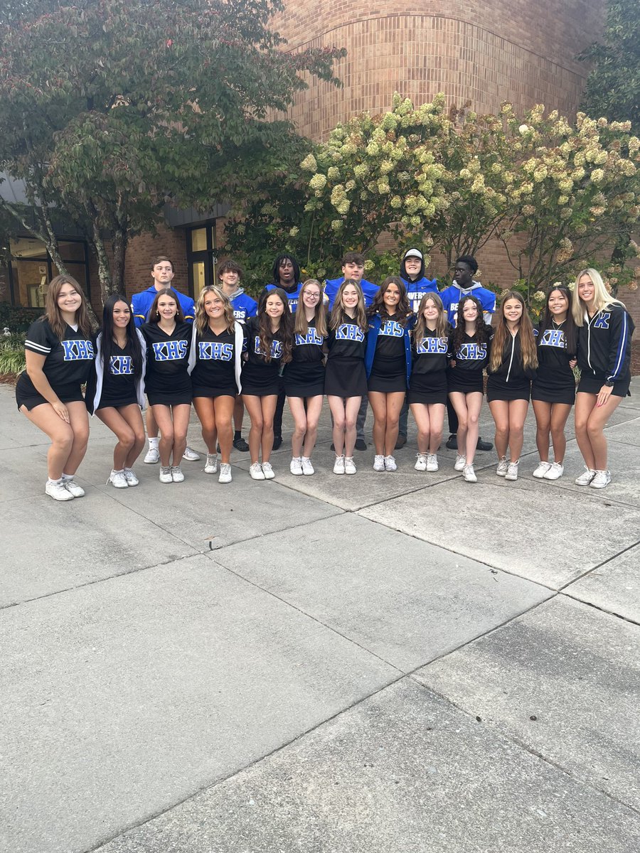 khsheadcheer's tweet image. Bright ( Foggy) and early this morning at KES!
#damstrong