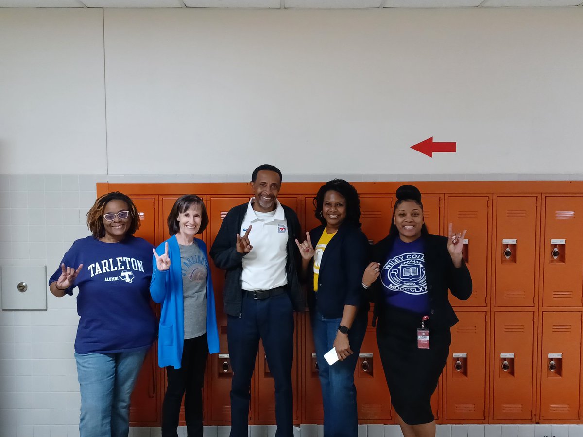 Celebrating all of the wonderful Texas college options! GEAR UP, Go Get It!  <a href="/cedarhillisd/">Cedar Hill ISD</a> <a href="/Cojackson78/">Dr. Courtney Jackson</a> <a href="/GEARUPCHISD/">GEAR UP CHISD</a> <a href="/LoweTyesha/">Tyesha Smith Lowe</a>