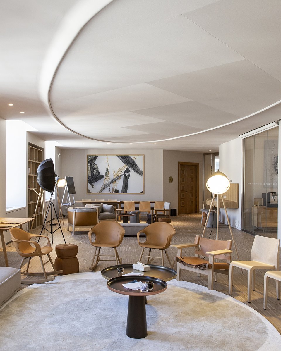 lorealfrance's tweet photo. #Newsroom | Le légendaire berceau de l'aventure L'Oréal Groupe renaît ✨ 

Situé au cœur de Paris, notre siège historique reprend vie sous le nom de Le Visionnaire. 

Ce bâtiment relie notre héritage au futur de la beauté. 

Découvrez le 👇
https://t.co/HJGxv8WZ5M https://t.co/ay9Xpyj09Y