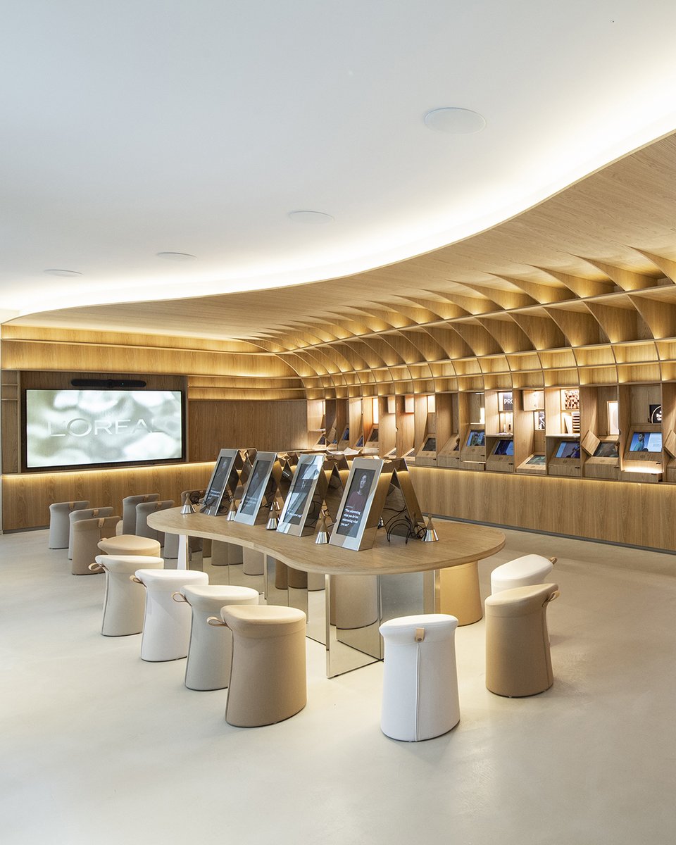 #Newsroom | Le légendaire berceau de l'aventure L'Oréal Groupe renaît ✨ 

Situé au cœur de Paris, notre siège historique reprend vie sous le nom de Le Visionnaire. 

Ce bâtiment relie notre héritage au futur de la beauté. 

Découvrez le 👇
loreal.com/fr/articles/gr…