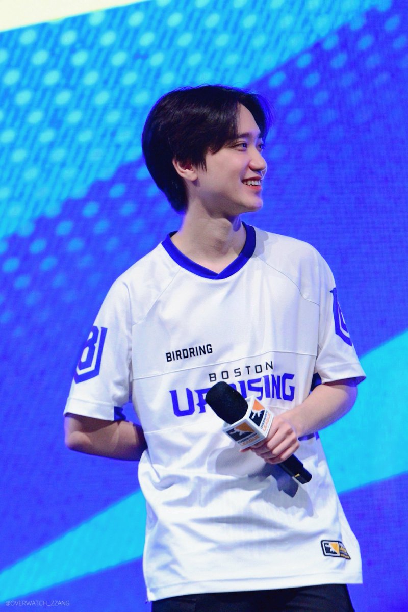 Overwatch_zzang's tweet photo. 옷에 로고 없는 사진 >_< https://t.co/UkDi7JvdlX