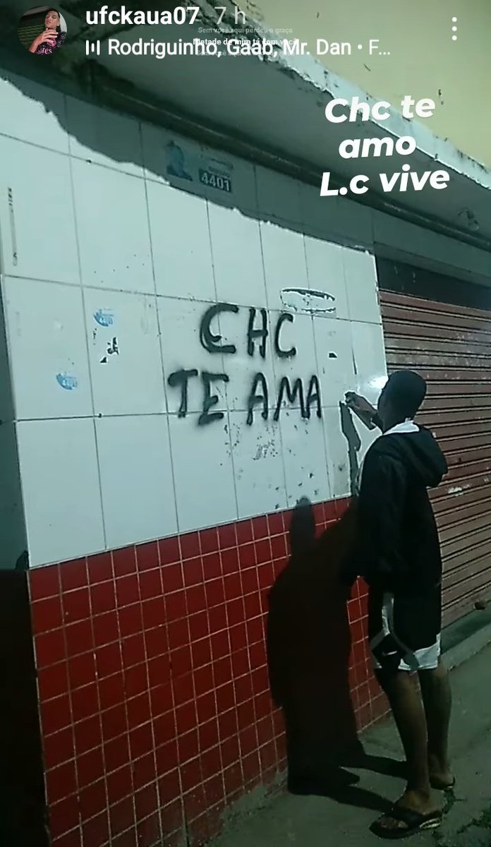 Opesadelo01's tweet photo. Moradores da localidade Chico city em gardênia azul envia Imagens as nossas equipe, marginais pichando paredes em homenagem a traficantes mortos .
Contém com a #6CIA do CHOQUE ⚡ #PMERJ. https://t.co/6yXKZQlU7H