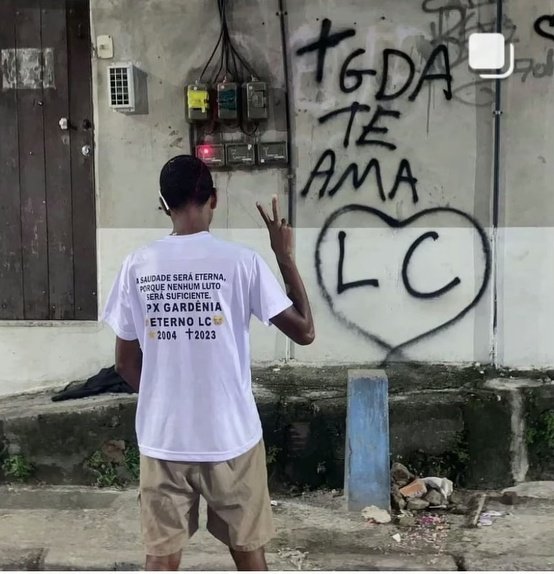 Opesadelo01's tweet photo. Moradores da localidade Chico city em gardênia azul envia Imagens as nossas equipe, marginais pichando paredes em homenagem a traficantes mortos .
Contém com a #6CIA do CHOQUE ⚡ #PMERJ. https://t.co/6yXKZQlU7H