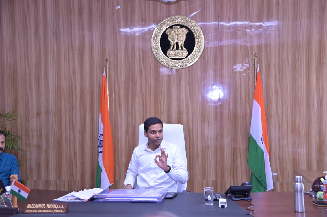 dpro_peddapalli's tweet photo. ప్రభుత్వపాఠశాలల్లో నాణ్యమైన విద్యాబోధన, విద్యార్థులఆరోగ్యం , తొలిమెట్టు,ఉన్నతి కార్యక్రమాల నిర్వహణ వంటి పలుఅంశాలపై విద్యాశాఖ అధికారులతో సమీక్ష. జిల్లాలో అక్టోబర్ 1న రాష్ట్ర పరిశ్రమలు, ఐటి.,పురపాలక శాఖ మంత్రి పర్యటనఏర్పాట్లపై అధికారులతో సమీక్షించిన జిల్లాకలెక్టర్. @Collector_PDPL https://t.co/k0srSwdloP