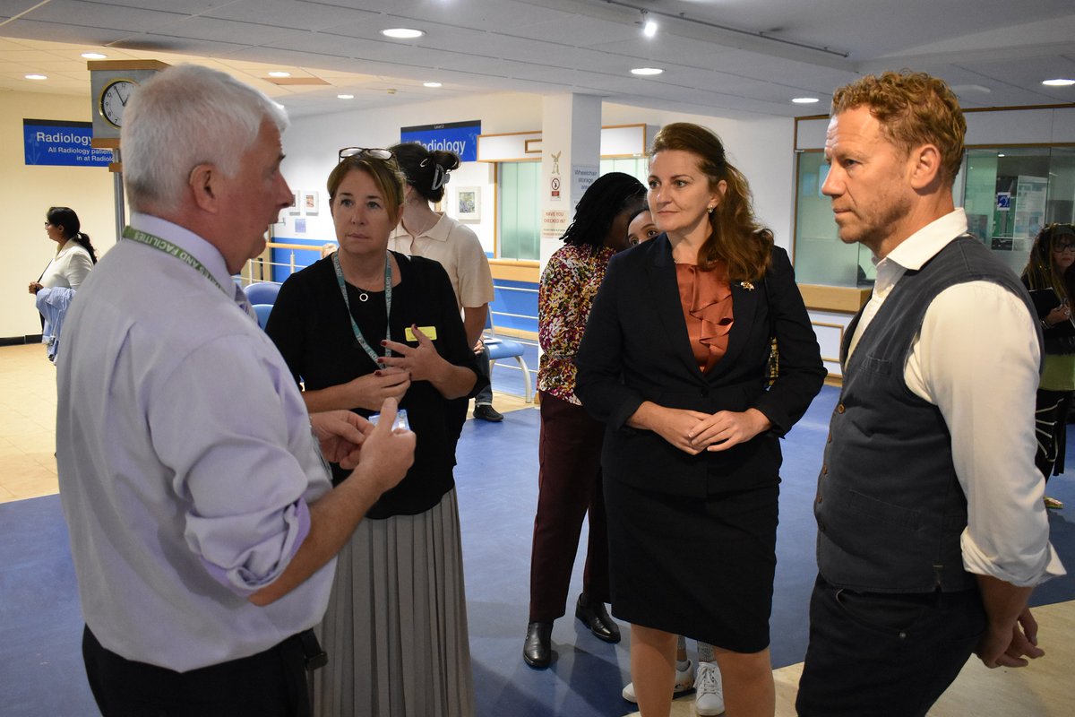 ESHTNHS's tweet photo. We were delighted to welcome Lord Markham, Parliamentary Under Secretary of State @DHSCgovuk, to #EastbourneDGH this morning, where he met with our executive team, colleagues from across the trust and local stakeholders to discuss the #NewHospitalsProgramme. https://t.co/143ucbhRYb