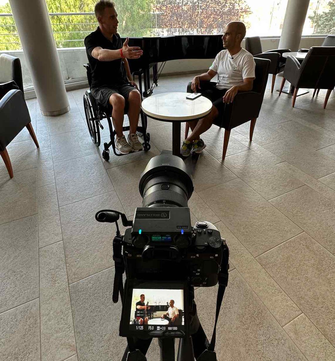 "Una persona sana quiere muchas cosas, la enferma, sólo una, curarse" 
Qué lujo hablar con <a href="/SergioRMartin_/">Sergio R. Martín</a>, qué lección de vida y cordura para explicar una situación muy delicada
Toda la suerte del mundo en el futuro, amigo

ivoox.com/sergio-roman-m…