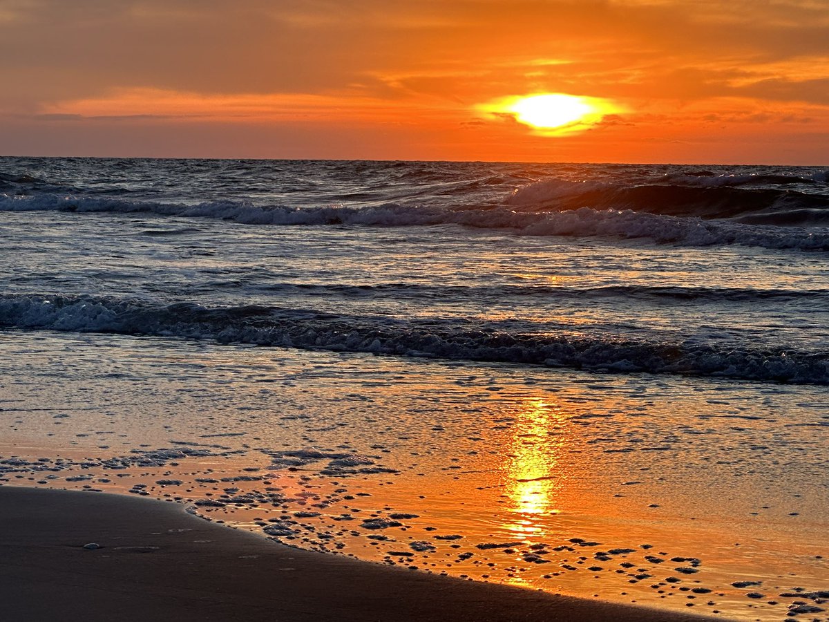 Good morning from somewhere off the coast of #Texas 😍 #sunrise I miss y’all so much!!! Still in the #Hospital fighting hard to recover and get #home. Prayers and good thoughts needed 🫶🏻