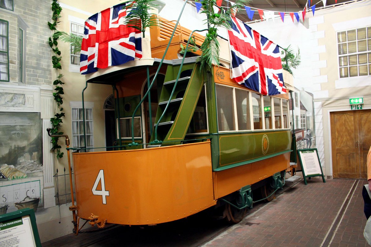 BritishHistorym's tweet photo. #otd 29 September 1885 – The first practical public electric tramway in the world is opened in Blackpool, England.

#blackpool #britishhistory #electrictramway #trams https://t.co/Y1Fmg47HVa