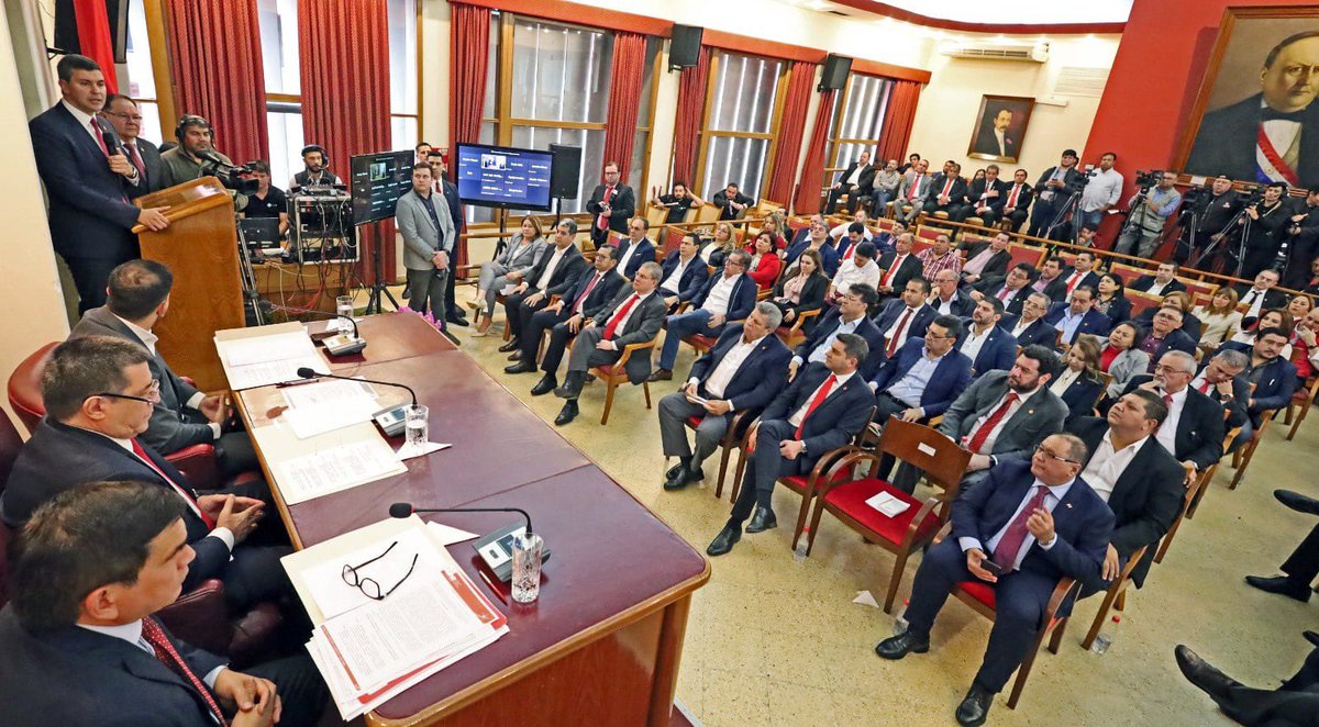 Participé en la Sesión Extraordinaria de la Junta de Gobierno y fueron tratados 5 puntos en el orden del día: Como autoridades partidaria, brindamos nuestro respaldo al Gobierno Colorado, con el expreso pedido que nuestros nobles ideales partidarios guíe  la gestión gubernativa.