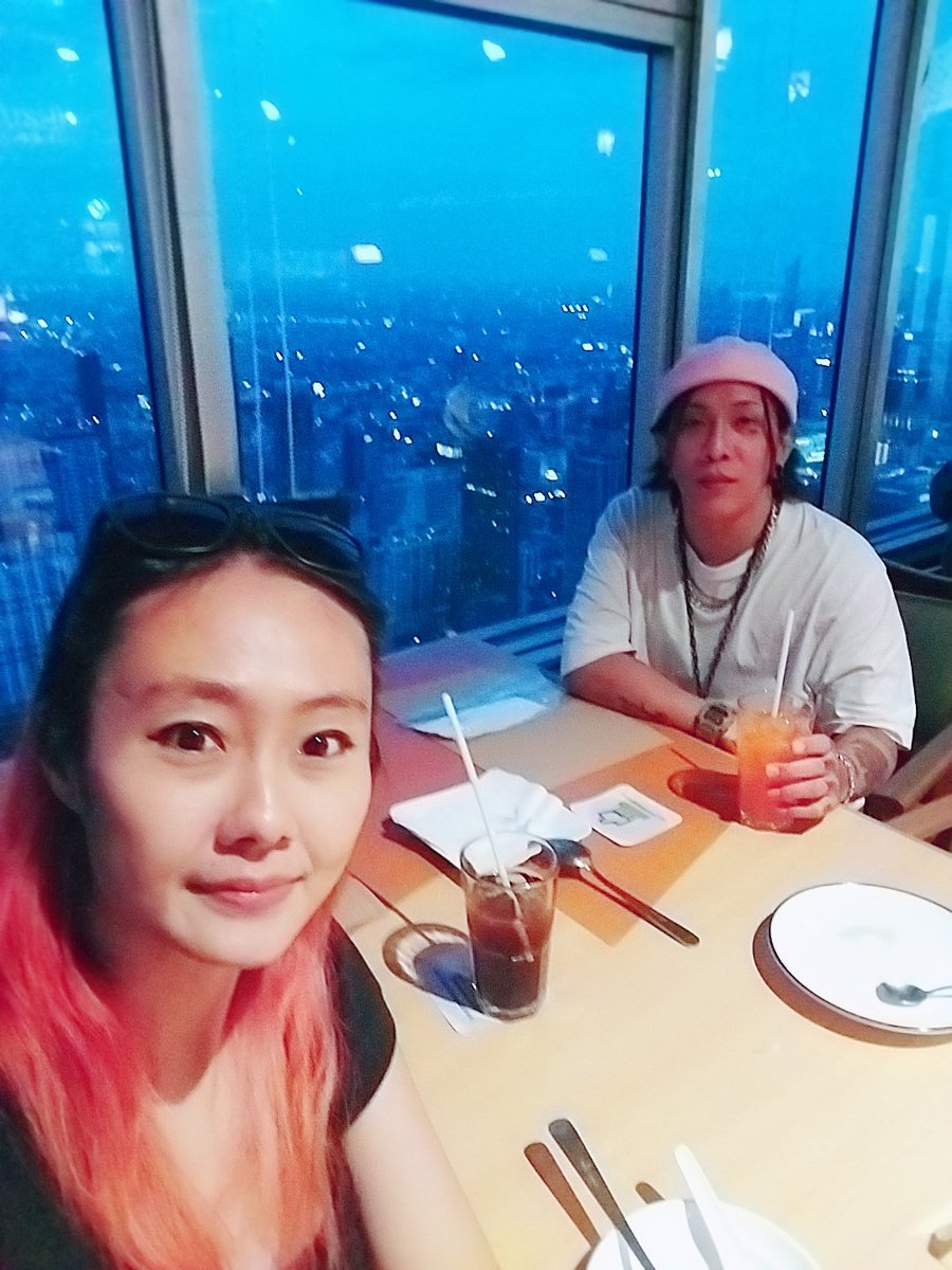 PunnieVIIIXVIII's tweet photo. 🙏🏻Thank u so much for the belated birthday’s celebration at Bangkok Sky Restaurant [78 fl.]
Good view &amp; (˶˙º̬˙˶)👍🏻✨おいしい✨
[☆Sunday 24 Sep]
#BangkokSkyBuffet #BaiyokeSkyHotel #Delicious #Dinner #BelatedBirthdayCelebration #BFF #ThankUSoMuch https://t.co/vNeGdE2VEO