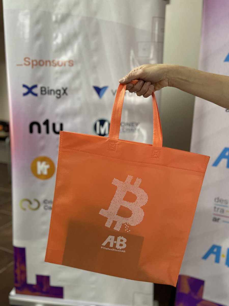 BitcoinAR's tweet image. 🔥 ¡Ya están llegando los primeros participantes de #DescentralizAR!

🚀Hasta las 18hs, charlas y talleres con especialistas sobre #Bitcoin  y la #criptoeconomía en @fceuncuyo

Gracias por hacerlo posible 📌 + @BingXLatino @vibrant_latam 
@n1uapp @moneyonchainES 
@Kriptonmarket