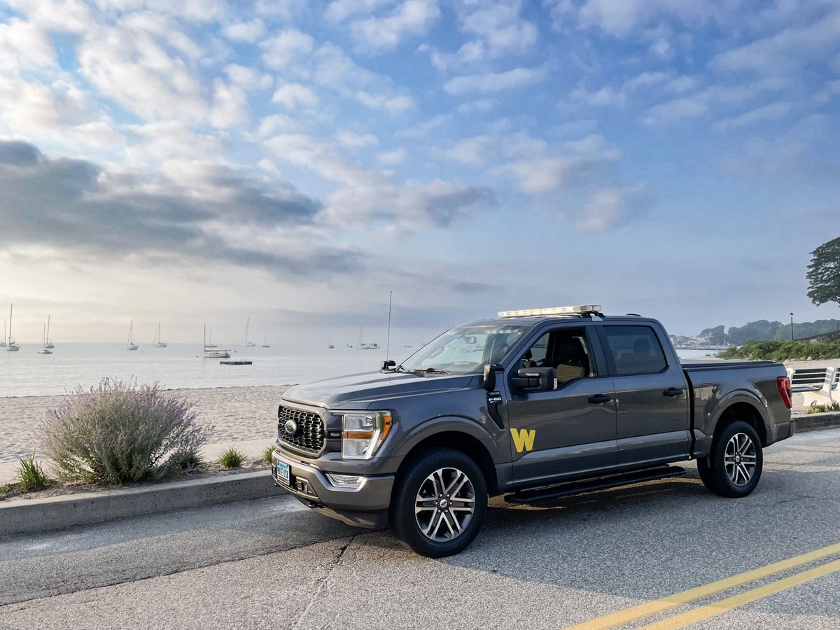 WhelenEng's tweet photo. How about that view? (the scenery isn’t half bad, either 😉)
Check out our truck soaking up the last of the late summer sunshine at McCook Point Park in Niantic, CT ☀
#WhelenEng #ManufacturedinAmerica #SaltLife #TrucksofInstagram #EmergencyLighting #UpfittersofInstagram https://t.co/P27Q9PN6nd