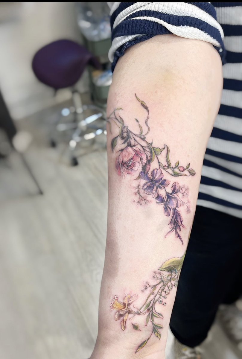 parsnip45's tweet image. the back of this - more flowers and a ladybird