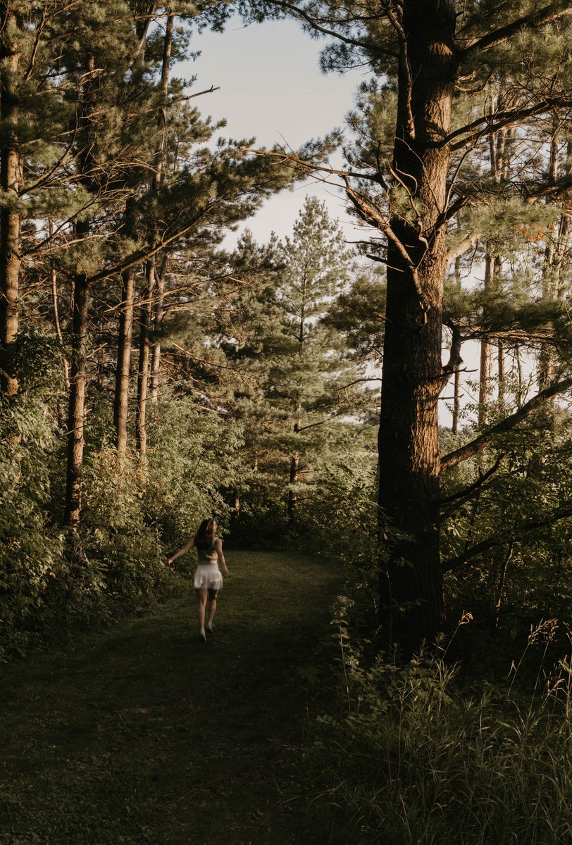 “Too Good to Be True” available to stream everywhere now

linktr.ee/michaelajuaire