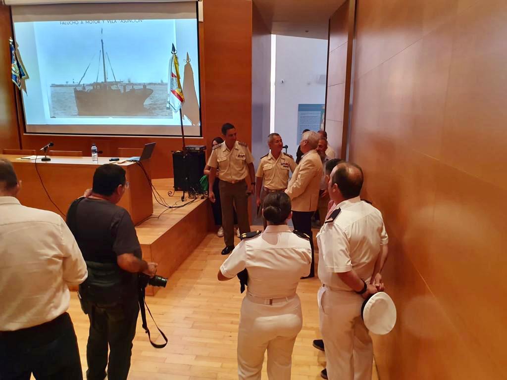 COMGECEU_ET's tweet photo. Con motivo del XCVII Aniversario de la Concesión de la Medalla Naval a la Compañía de Mar de la #ULOG23 de #COMGECEU el coronel Juan José Contreras nos trasladó ayer tarde a los inicios de su fundación con la conferencia 'Compañía del Mar desde 1415'
@MCANA_ET 
@EjercitoTierra https://t.co/LkrMv8RD7A