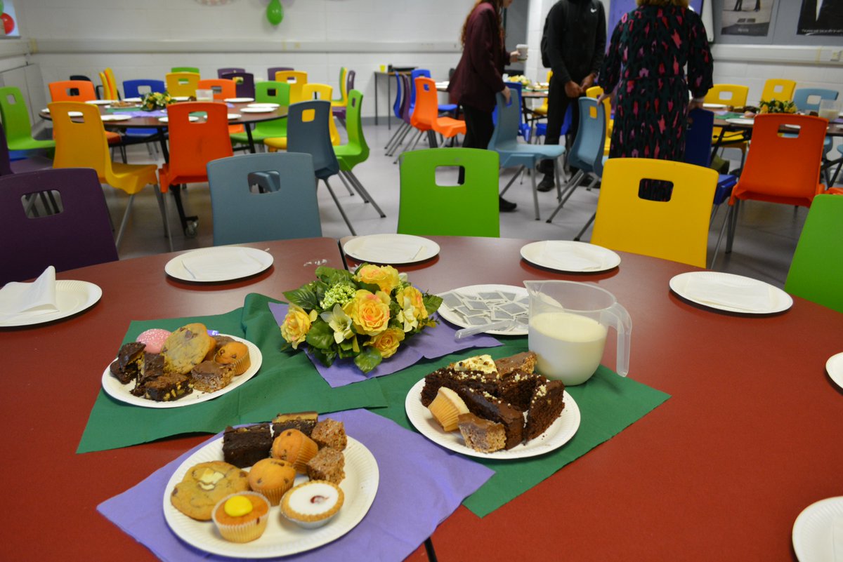 𝗠𝗮𝗰𝗺𝗶𝗹𝗹𝗮𝗻 𝗖𝗼𝗳𝗳𝗲𝗲 𝗠𝗼𝗿𝗻𝗶𝗻𝗴
Great turn out at the MacMillian Coffee morning for S6 pupils and staff which took place yesterday at break in our school Cafe.
We raised a total of £546 👏