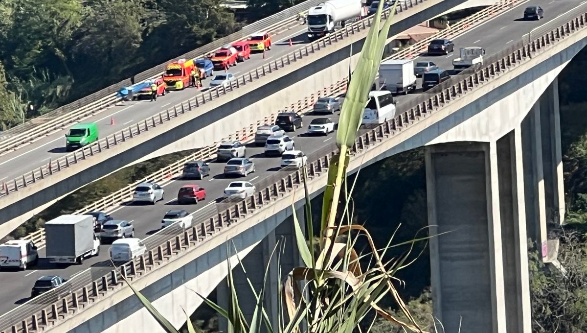 🔴🇫🇷 - le joueur de l'OGC Nice, Beka Beka qui menaçait de se suicider en sautant d'un viaduc est hors de danger annonce France Bleu.

#Nice #OGCNice #suicide #beka #bekabeka #football