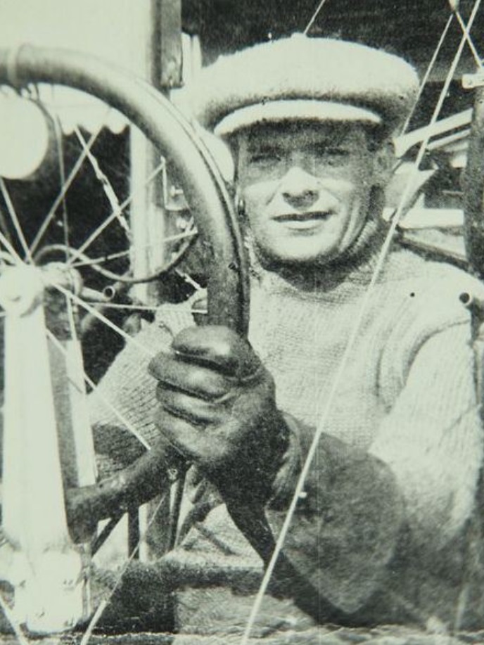KeyPubBooks's tweet photo. Historic Aviation Quiz: The pioneers 

Aviation pioneers are those directly and indirectly responsible for the advancement of flight as we know it today. But how much do you know about the pioneers?

https://t.co/EtMI4Q7lFy https://t.co/ERceUYhhQU