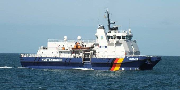 zoll_info's tweet image. Auf nach #Helgoland!

Ein #Blaulichttag auf 🇩🇪 einziger Hochseeinsel erwartet Sie am 01.10. von 14-18 Uhr

Mit dabei:
 ➡️ #Zoll-Hundestaffel 14:15 und 16 Uhr
 ➡️ Zollkapelle Berlin
 ➡️ Zollschiff "Helgoland" #OpenShip

Auf der #Landungsbrücke informieren wir zur Arbeit des Zolls.