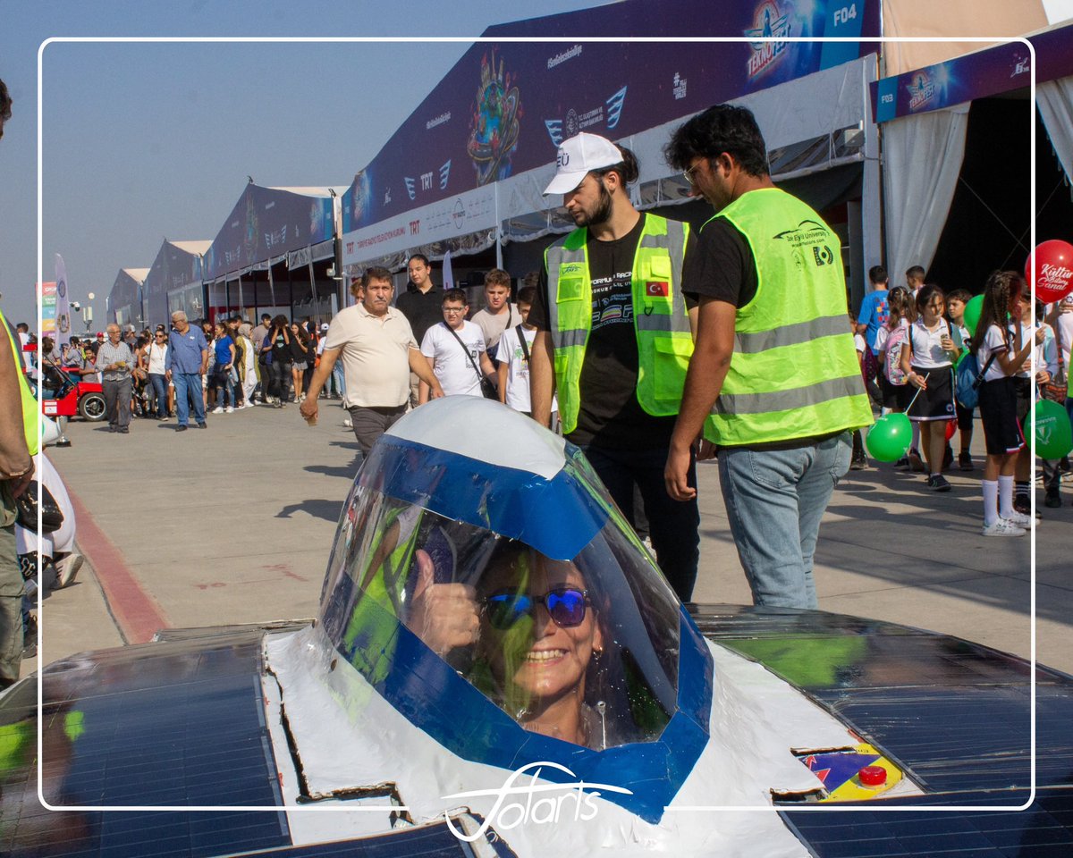 TeamSolaris's tweet photo. Teknofest'in 3.gününde festival kapsamında ziyaretçilerimizi ağırlamaya devam ediyoruz.☀️
--
@teknofest @universitemDEU @deumuhendislik #TEKNOFEST #Teknofestİzmir #SolarTeamSolaris #SolarTeam #SolarCar #SolarCarTeam #engineering #poweredbysun #TeamWork #DokuzEylulUniversity https://t.co/7pFEC1ZmdL