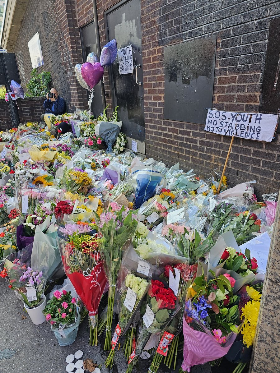 Someone on twitter said that Croydon should come out in force and lay flowers for Elianne Andam &amp; show her family that their community is here for them. So, here we are, showing the Andam family that Croydon stands with you and we mourn the tragic loss of your beautiful daughter.