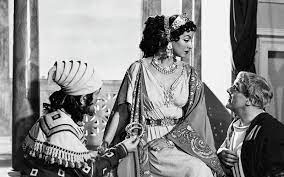 merlinpapin3's tweet photo. .@FredOL69007 .@tbarnaud   Ce soir sur .@France3tv (Cinéma de Minuit)  le film  #Messaline de Carmine Gallone (1951)
Avec : María Félix, Georges Marchal, Delia Scala, Carlo Ninchi, Camillo Pilotto, Germaine Kerjean, Memo Benassi, Erno Crisa

Affamée de pouvoir et de plaisir, Messaline change d'amants aussi vite qu'elle élimine ses ennemis, comme le droit Valerius.

Elle réussit même à convaincre l'empereur Claude, dévasté par un faux oracle, que pour qu'il soit sauf, elle doit se remarier avec son amant Caius Sillus ; mais le plan avec lequel elle pense s'emparer du trône impérial se retournera contre elle.