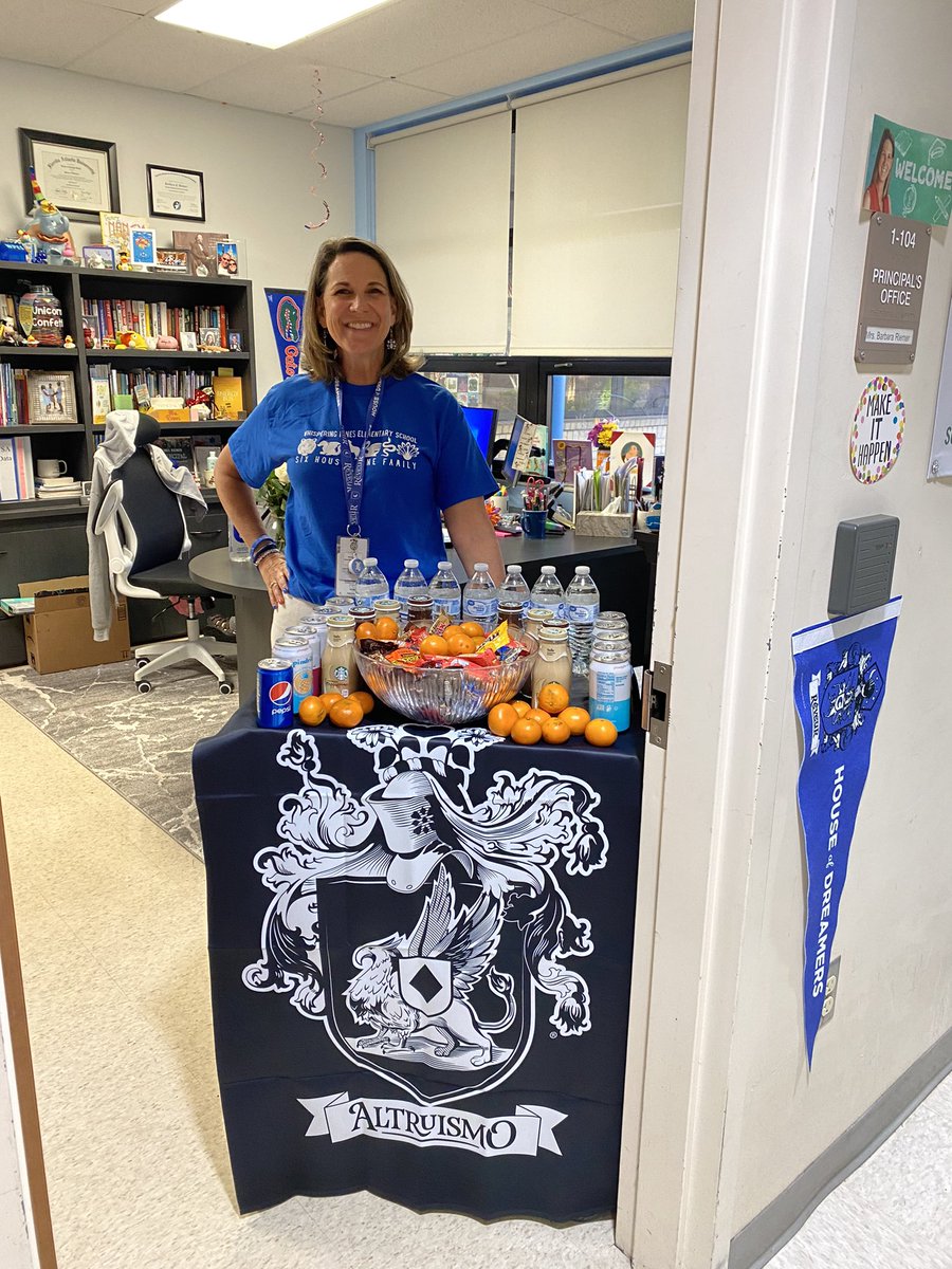 sharongator1's tweet photo. Altruismo snaked into 1st place and took over the Fri-YAY cart.  Thanks @RiemerBarbara for the yummy treats.  🐍 ALT-RUI-SMO   @SLLpbc @KristenRulison https://t.co/EZUbIVvdKY