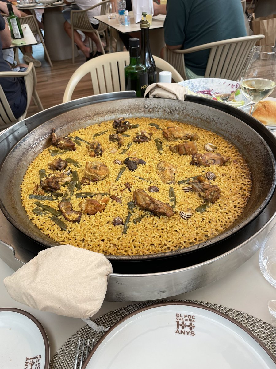 AmuntPodcast's tweet photo. Paella Valenciana at Casa Carmela https://t.co/L7DlM11Slf