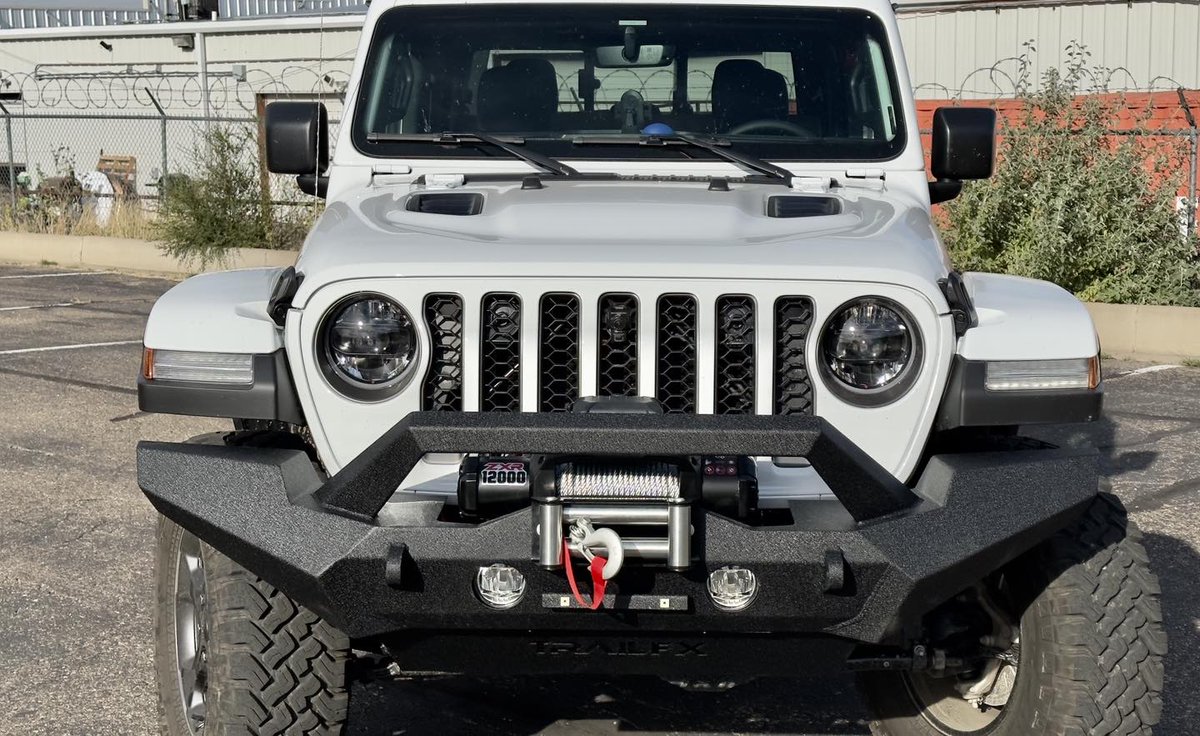 Jeep Gladiator with #TrailFX front bumper 📷: Creative Auto #pueblocolorado #shoplocal #jeep #jeepjt #jeepgladiator #jeepfamily #jeepnation #offroading #overlanding #olllllllo #frontendfriday #tagtrailfxgetfeatured