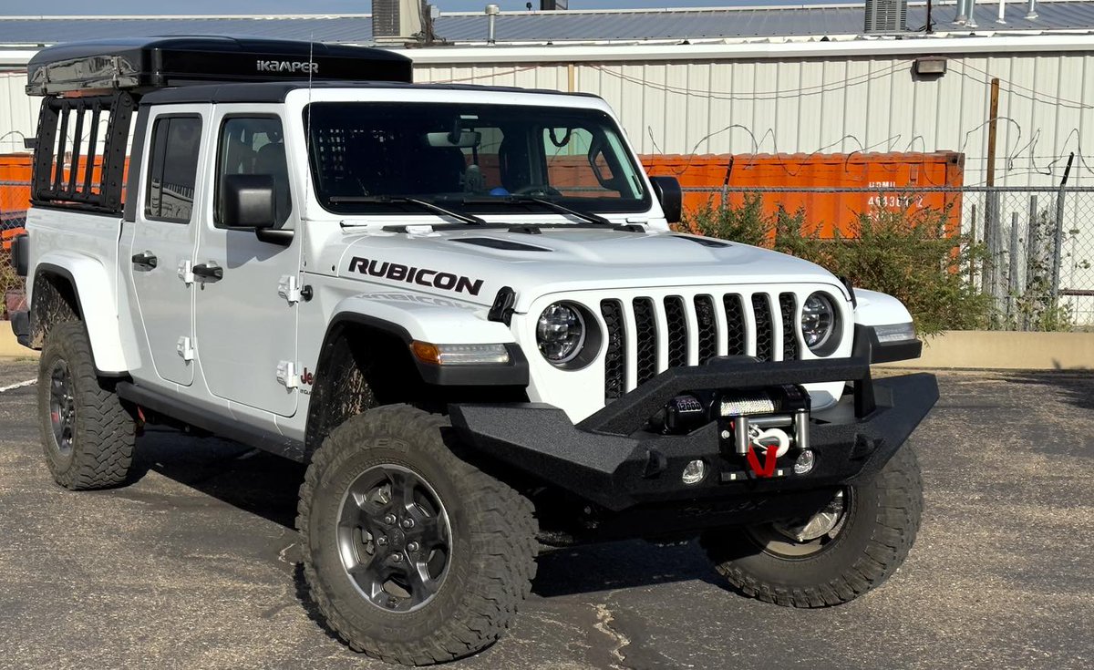 TrailFX's tweet photo. Jeep Gladiator with #TrailFX front bumper
📷: Creative Auto 
#pueblocolorado #shoplocal #jeep #jeepjt #jeepgladiator #jeepfamily #jeepnation #offroading #overlanding #olllllllo #frontendfriday #tagtrailfxgetfeatured https://t.co/O2VI1BSyHS