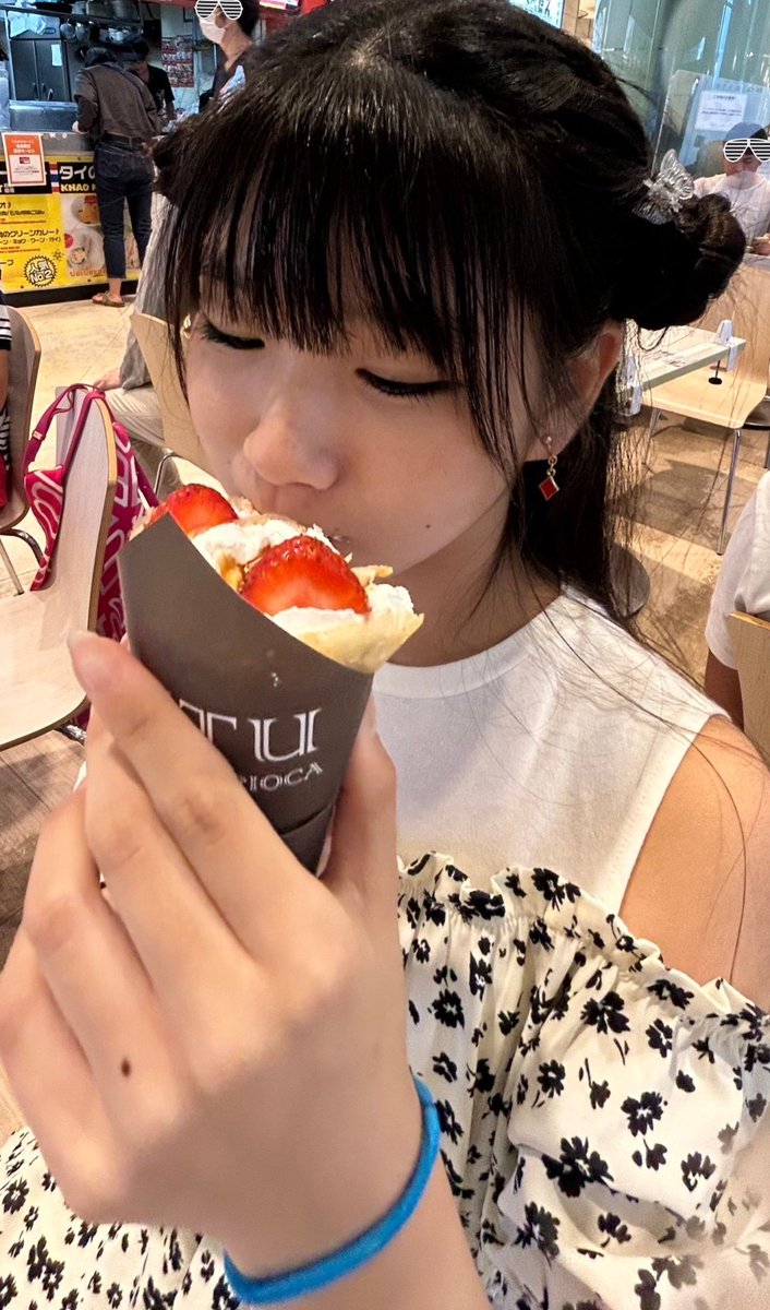 maho_sakura_'s tweet photo. 昨日はあげる前に寝てしまいましたー😅
なので今日は早めに🥰
なのに!学校帰ってきてまた寝てしまった
( ⊙_⊙)パチクリ。
今日はお勉強、頑張ります٩(ˊᗜˋ*)و
クレープ好き❣️
#CHEERFUL
#CHEERUPproject
#アイドル
#ジュニアアイドル
#歌
#ダンス
#dance
#smodel
#桜まほ
#まほ https://t.co/n42BWdDKUa