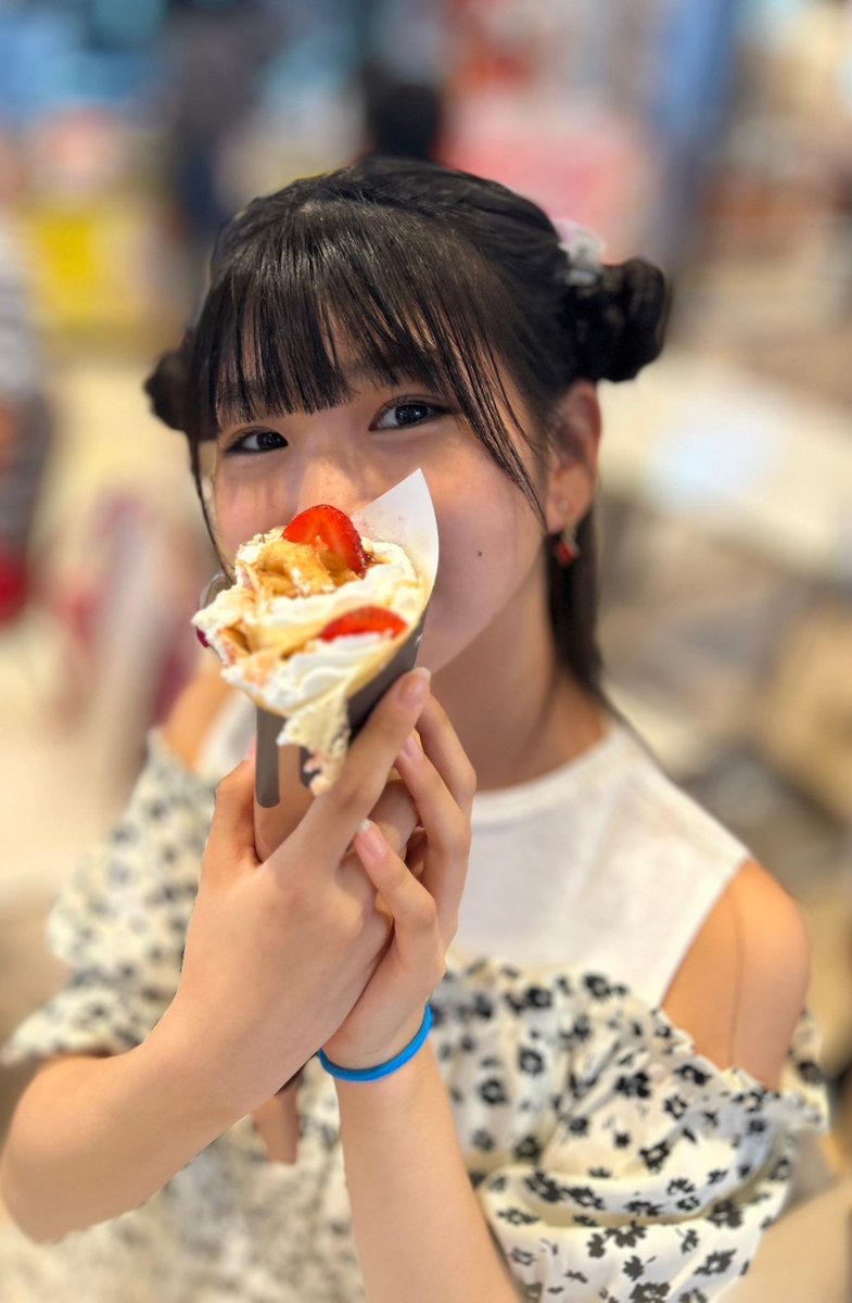maho_sakura_'s tweet photo. 昨日はあげる前に寝てしまいましたー😅
なので今日は早めに🥰
なのに!学校帰ってきてまた寝てしまった
( ⊙_⊙)パチクリ。
今日はお勉強、頑張ります٩(ˊᗜˋ*)و
クレープ好き❣️
#CHEERFUL
#CHEERUPproject
#アイドル
#ジュニアアイドル
#歌
#ダンス
#dance
#smodel
#桜まほ
#まほ https://t.co/n42BWdDKUa