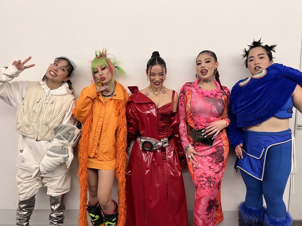 Mst_com's tweet photo. 【#Mステ】

このあとは #Awich, #NENE, #MaRI,
#AI & #YURIYANRETRIEVER (＃ゆりやんレトリィバァ)👏

MV再生1000万回突破📈✨
話題のコラボ曲
「Bad B*tch 美学 Remix」
をSP Ver.でTV初披露🎤

💬コメント 
❤️‍🔥Awichさん「見てくれたみなさんが自分が大切にしている美学をより深く理解して表現できるきっかけになってもらえたら嬉しいです」

❤️‍🔥NENEさん「こんなにかっこいいラッパーが日本にもいるということを日本中の人に知ってもらえるとてもいい機会なのでバッチリガッチリぶちかまします！！！！！」

❤️‍🔥MaRIさん「時代が変わる瞬間、記憶に残るパフォーマンスをしたいと思います！！！」

❤️‍🔥AIさん「見どころは強烈な女達の、、、ですね。w」

❤️‍🔥YURIYAN RETRIEVERさん「この曲が発表されてから、街で会う、いかつい系の人にも敬語を使ってもらえるようになってうれしいです！特にいかついめのみなさん、是非ごらんください！」

#ウラステ 本番前に💋