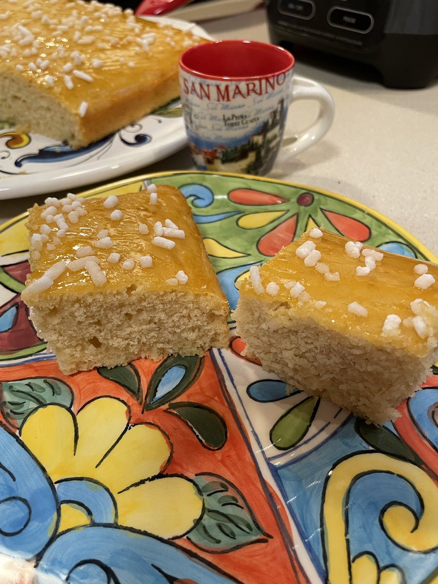 A perfect homemade Italian breakfast: Lemon Cake with an apricot jam glaze and granella sugar. 
#marawriterbakes #lemoncake #italianbreakfast #italianfood #cakeforbreakfast #tortaallimone #foodies  #fdbloggers