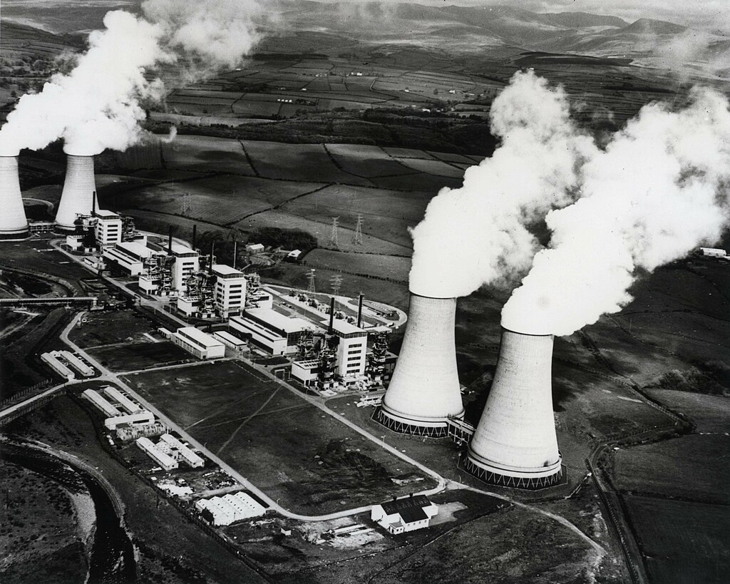 BritishHistorym's tweet photo. #otd 29 September 2007 โ Calder Hall, the world's first commercial nuclear power station, is demolished in a controlled explosion.
#britishhistory #calderhall #nuclearpowerstation https://t.co/B5NPev8DdG