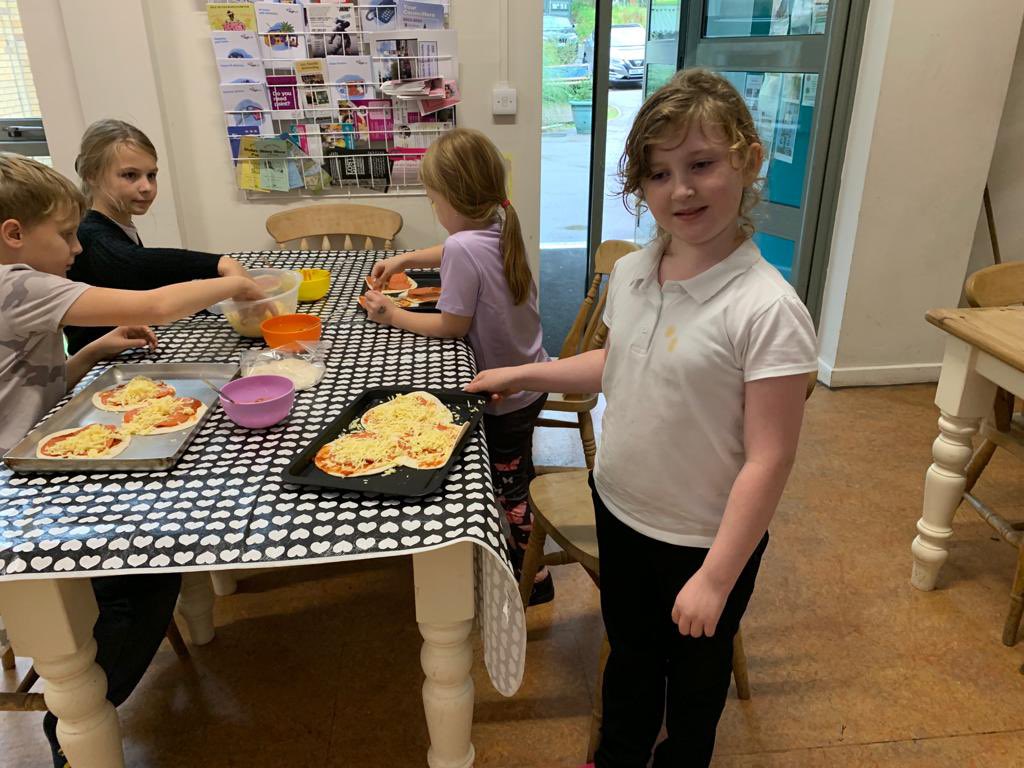 OneinaMillion_'s tweet photo. #OiamCharity 😋🥪 COOK AND EAT!

❤️Great shots from Kidz Club in #Windhill last night

✅The children made pizza wraps together… looks delicious! https://t.co/yhzXUuae35