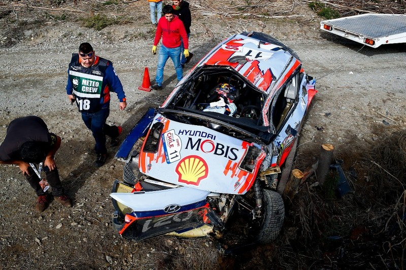 fernischumi's tweet photo. Una vez más la jaula de seguridad de los Rally1 ha demostrado su eficacia ante este tipo de vuelcos. Si revisitamos las imágenes del accidente con el #WRC de Neuville en este mismo rally de Chile en 2019 podemos apreciar las mejoras. https://t.co/Fawn1BLXFw