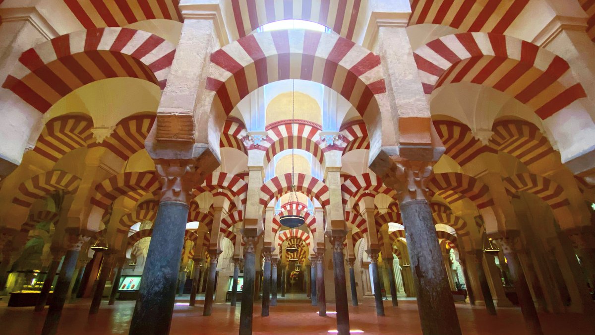 besides_obvious's tweet image. #Córdoba stands as a living testament to the passage of time and the convergence of civilizations. Its narrow, winding streets lead to grandiose plazas, while the scent of orange blossoms mingles with the echoes of ancient footsteps.
besidestheobvious.net/2023/09/29/won…