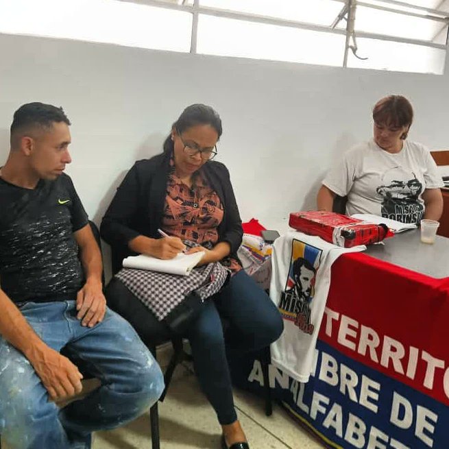 sucre_merida's tweet photo. 🎓 Jornada de las tres Misiones educativas Robinson, Ribas y Sucre de la mano con el CEET  Mérida, un abordaje en las instalaciones de la Direccion Administrativa Regional Dirección Ejecutiva de la Magistratura del Poder Judicial.

@RedMisionSucre @gobernacionmrd https://t.co/dhfRlyjMdh